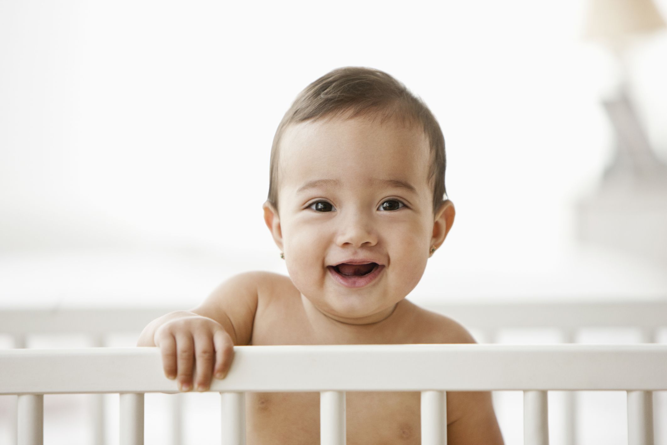 baby-in-crib-56a6b26e3df78cf7728fc9d5