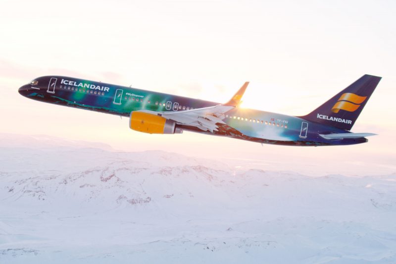 hekla-northern-lights-icelandair-airplane-e1476231611214