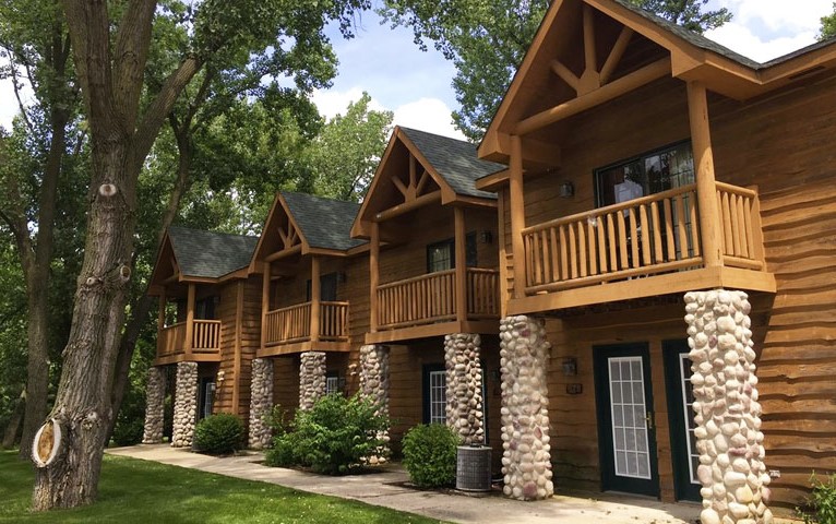 Grand Bear Resort at Starved Rock