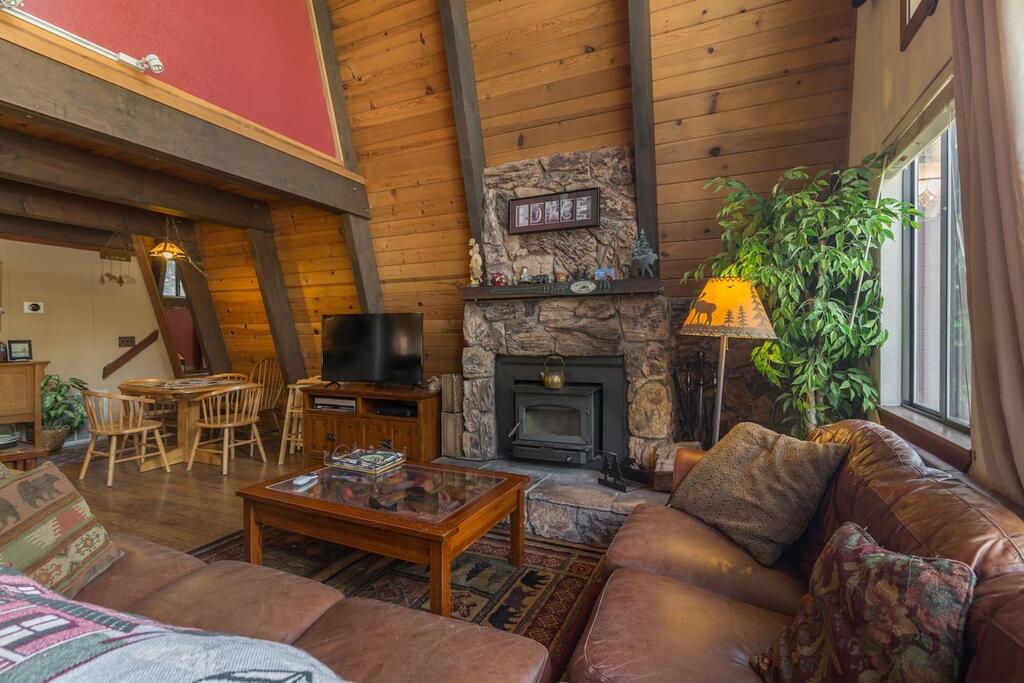 Christmas at Cedar Glen Lodge - Picture of Cedar Glen Lodge, Tahoe Vista -  Tripadvisor