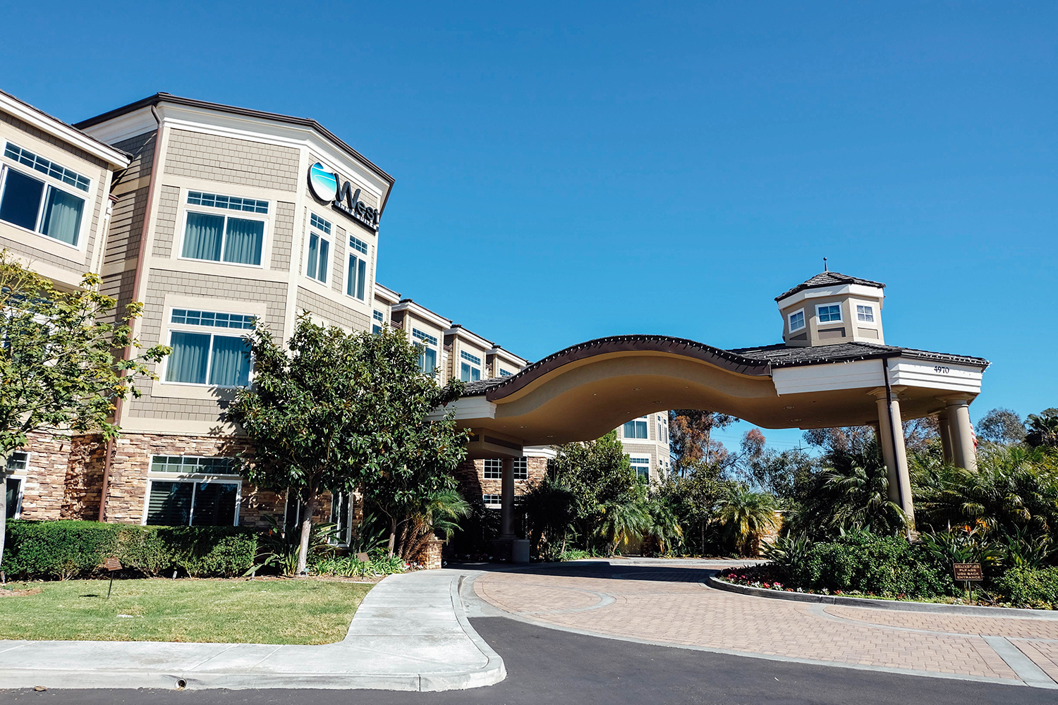 Hotel Review: West Inn & Suites