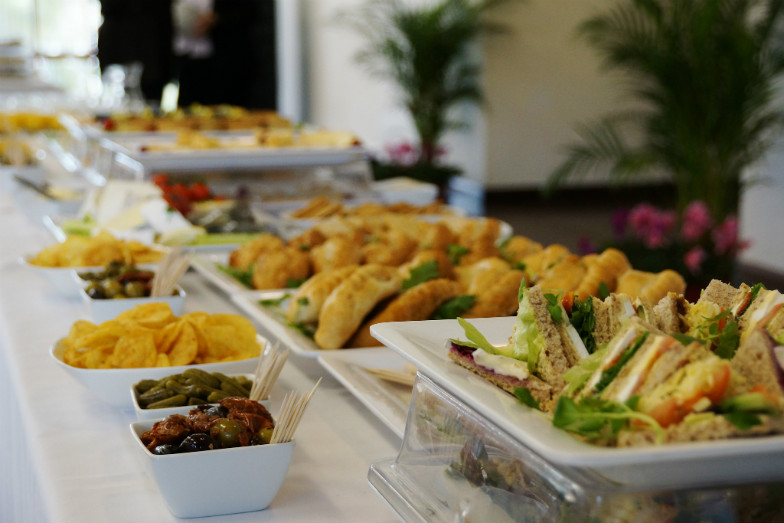 How to Eat Healthy at a Buffet with Kids - MiniTime