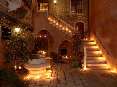 Palazzo_Odoni_Hotel_Venice-Venice-Italy-fbb804d809244c81b7a8f21750d6a1df
