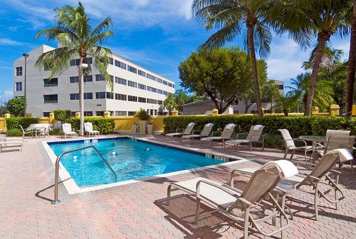 Pool_and_Marriott-Miami-Florida-18841e31dbb24842af0b7f27fd3edabb