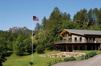 Family-Friendly Hotels in South Dakota Along the I-90