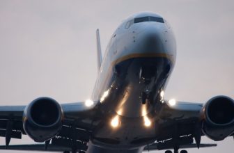 6 Secrets to Scoring a Cheaper Airfare