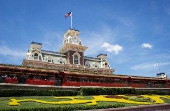 Disney World, Done Dirt Cheap