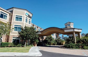 Hotel Review: West Inn & Suites