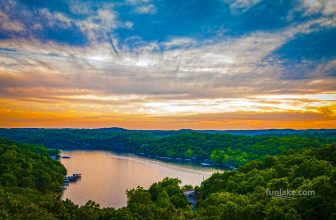 Midwest Lake Destinations to Visit this Fall