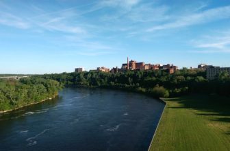 On the Road Along the Mississippi River