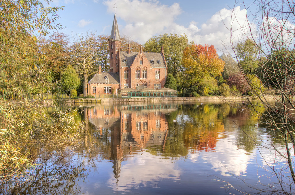 Fall folliage in Belfont Hallen, Bruges