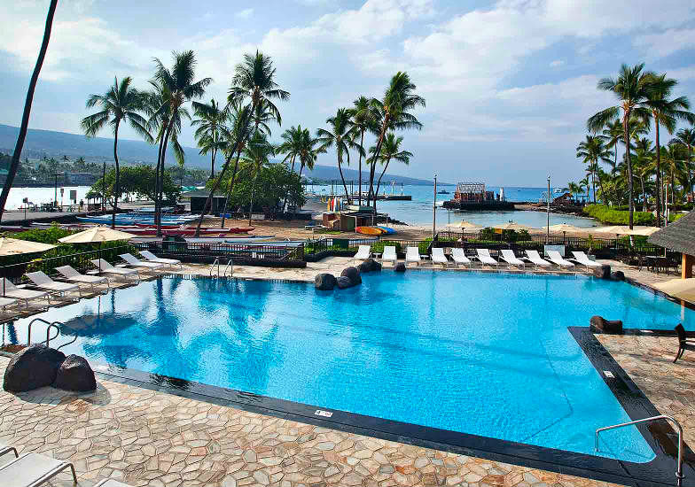 Pool at Courtyard King Kamehameha’s Kona Beach Hotel 