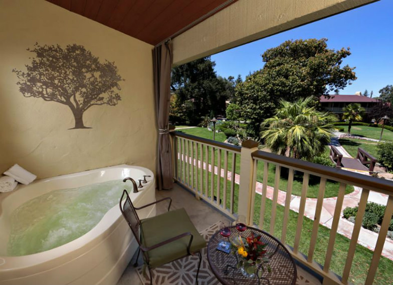 Private jacuzzi at Paso Robles Inn