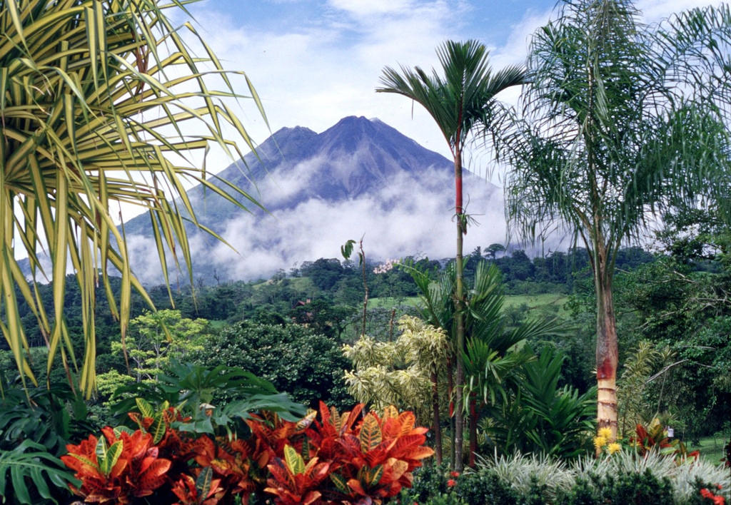 Take the kids to see the Arenal Volcano, one of Costa Rica's natural treasures.