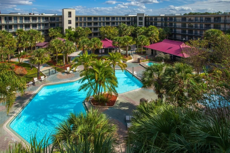 Garden atrium and hotel at Royal Parc Suites