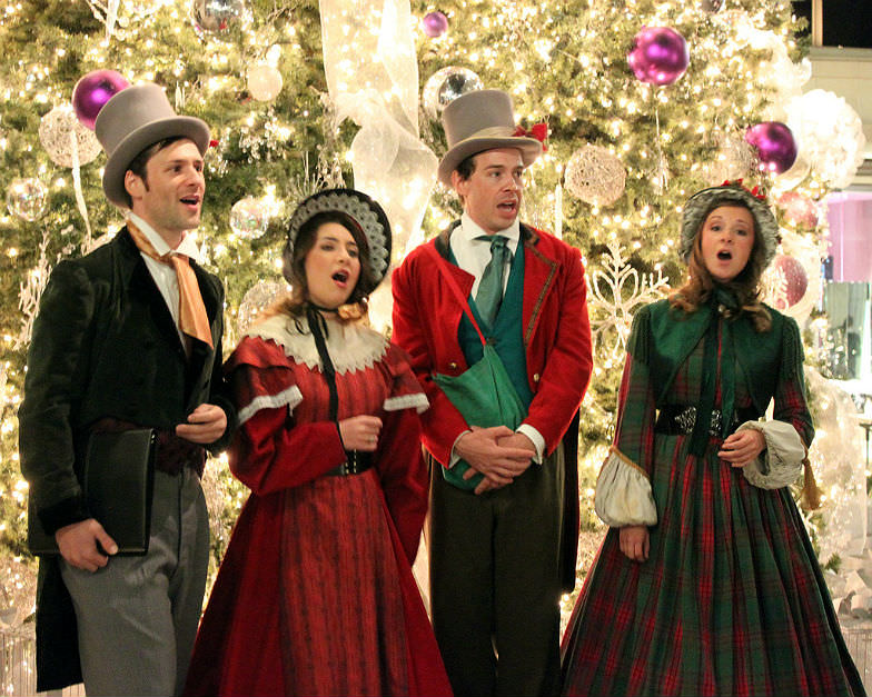 Carolers on Rodeo Drive 