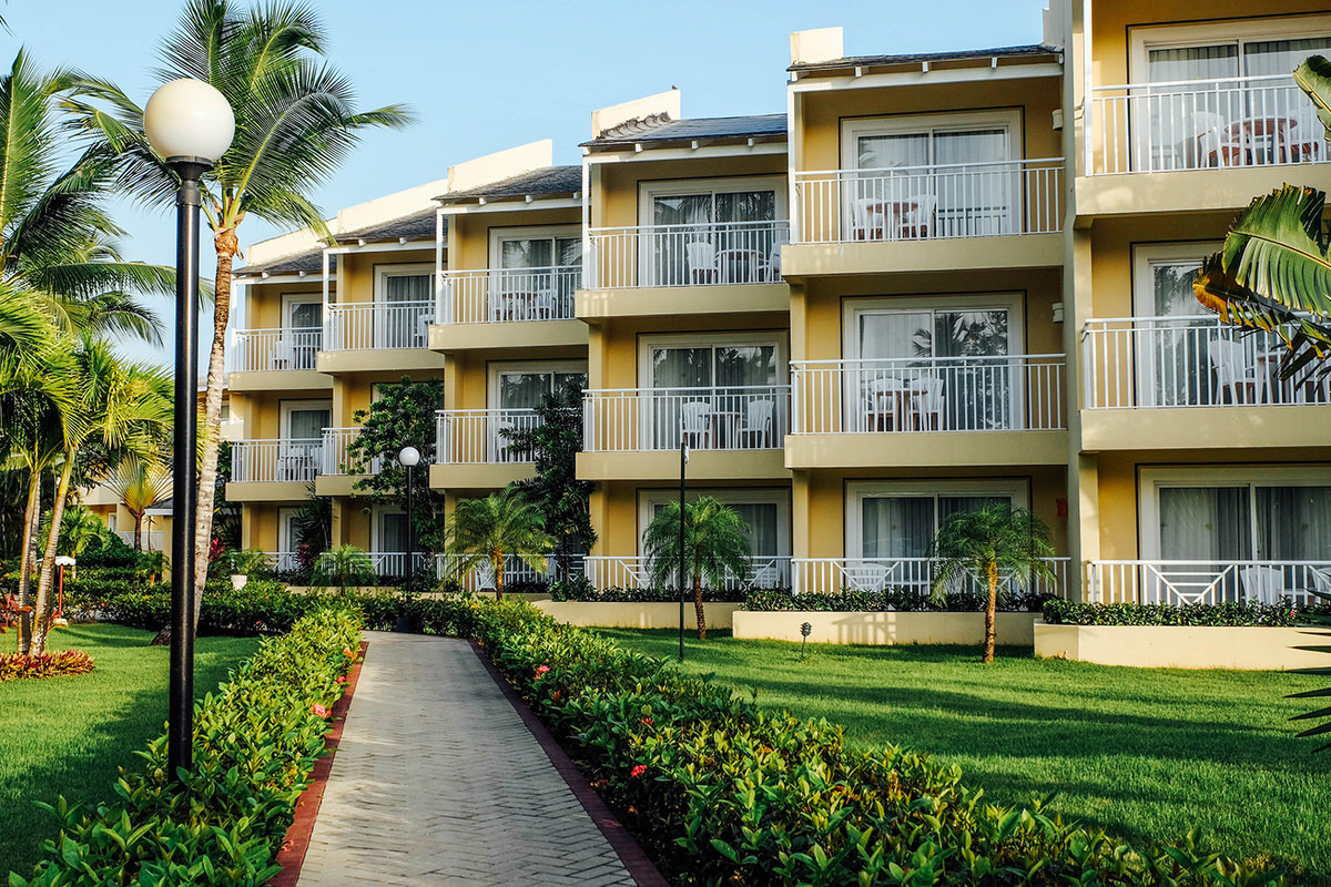 The beach house architecture of Bahia Principe El Portillo