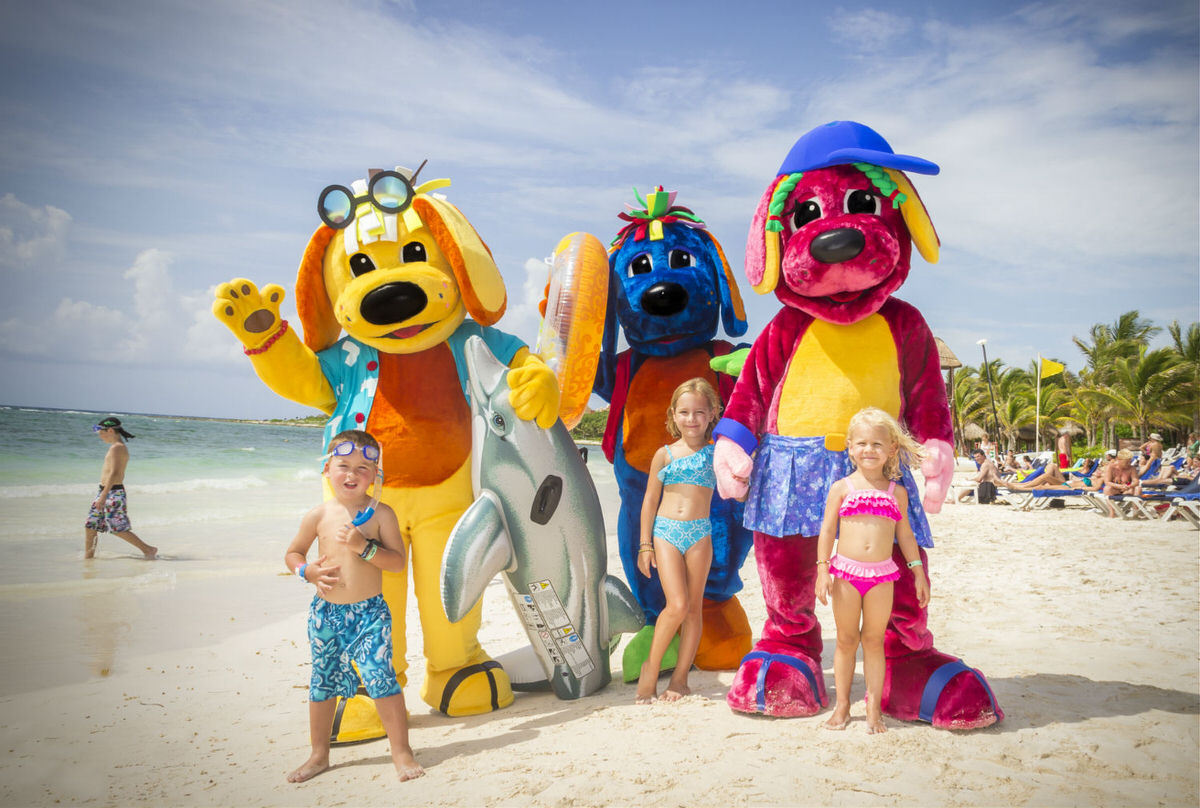 Raggs characters with mini guests at Grand Palladium White Sand & Spa