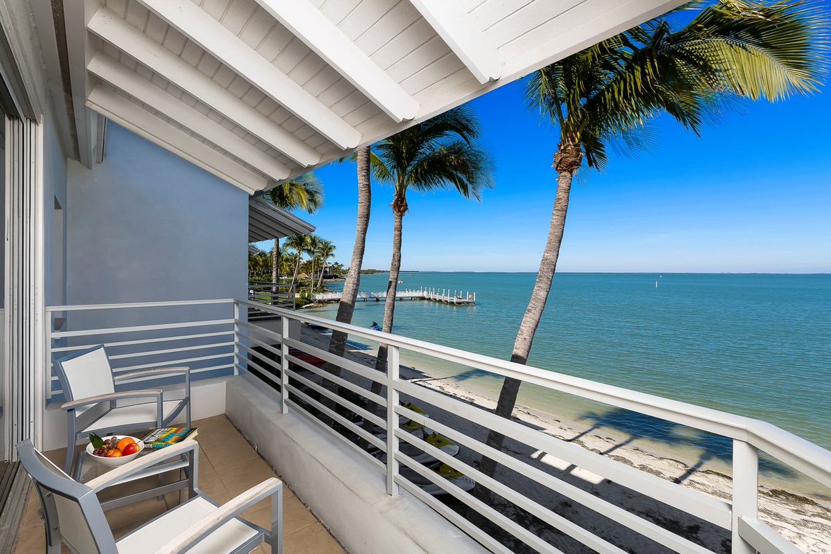 Harbourside guest room balcony