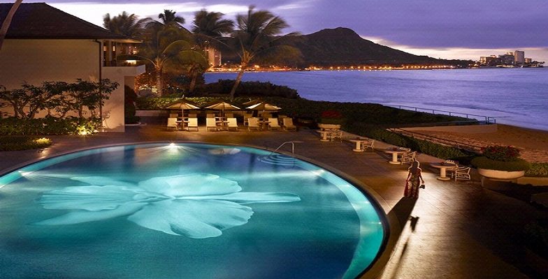 Oahu hotel pools: Halekaluni Hotel