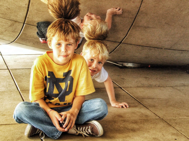 Kids under Chicago's Cloud Gate